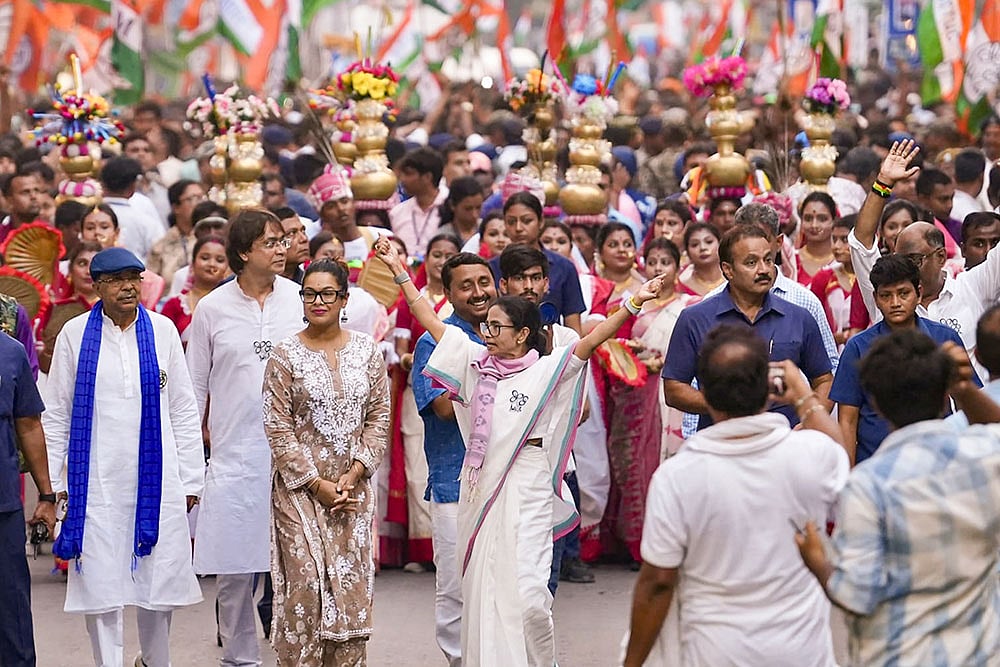 WB polls: Mamata Banerjee holds roadshow in Howrah