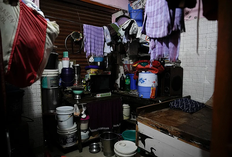 noida workers protest Single room dwellings in Khoda village