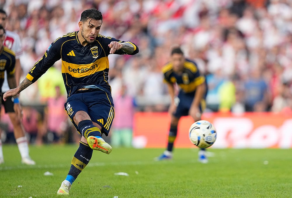 River Plate vs Boca Juniors Argentine soccer league Primera Division-Leandro Paredes
