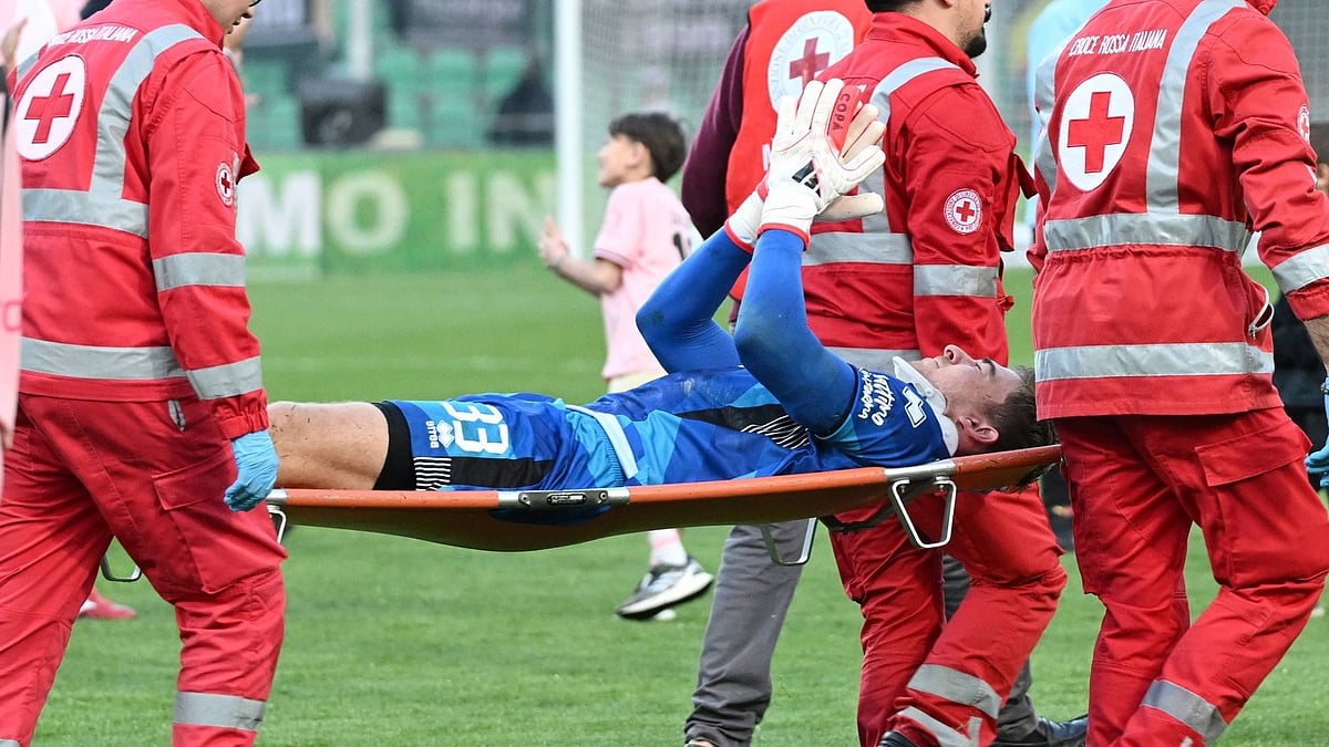 Cesena goalkeeper Jonathan Klinsmann being stretchered off against being injured during the Serie B match against Palermo on April 18, 2026. - | Photo: Instagram/jklinsmann33