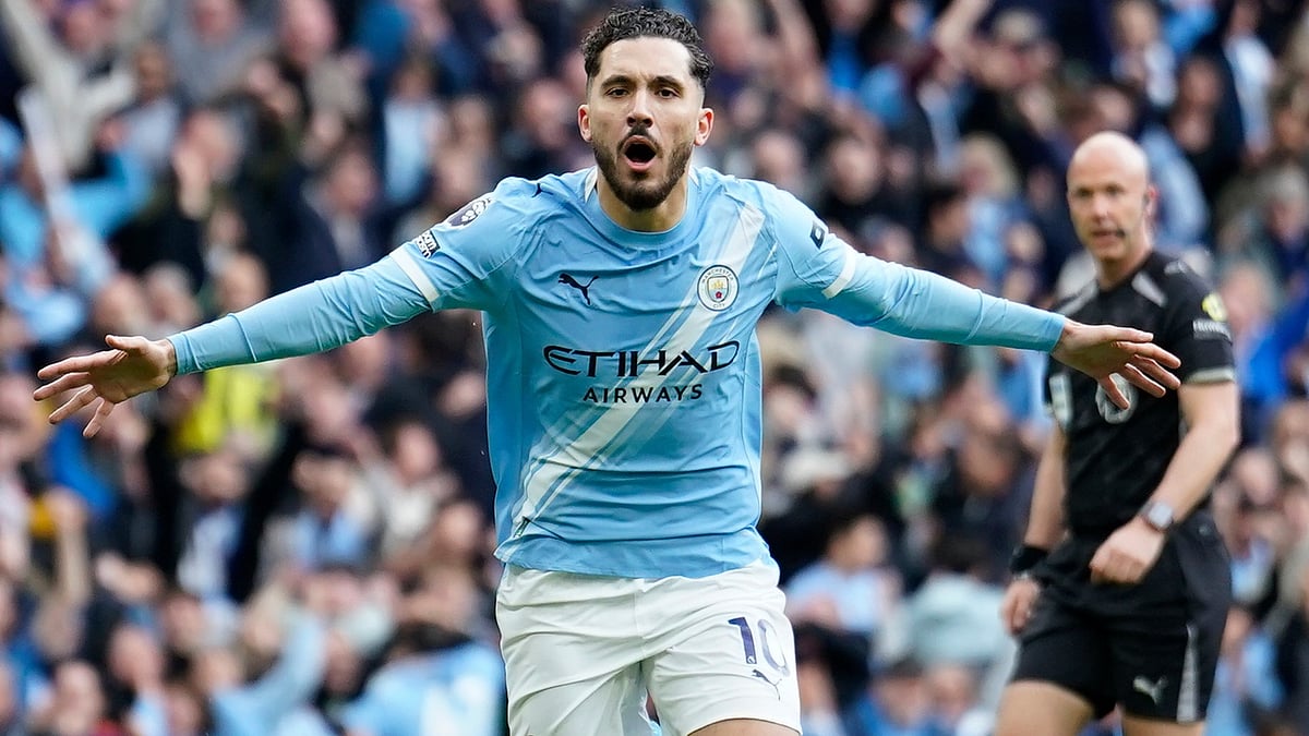 Manchester City's Rayan Cherki celebrates after scoring his side's first goal during the English Premier League soccer match between Manchester City and and Arsenal, in Manchester, England, Sunday, April 19, 2026.  - | Photo: AP/Dave Thompson