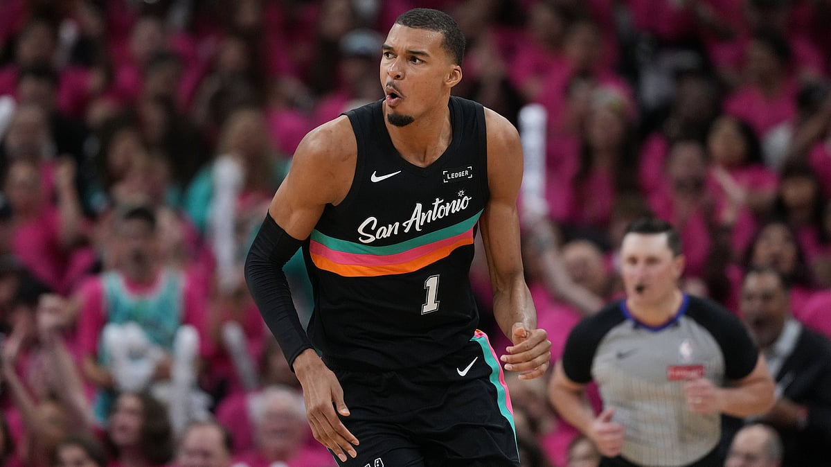 San Antonio Spurs forward Victor Wembanyama (1) reacts to a score against the Portland Trail Blazers during the second half in Game 1 of a first-round NBA playoffs basketball series in San Antonio, Sunday, April 19, 2026.  - | Photo: AP/Eric Gay