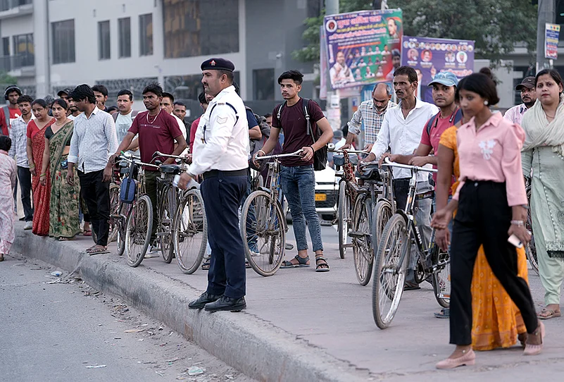 noida workers protest