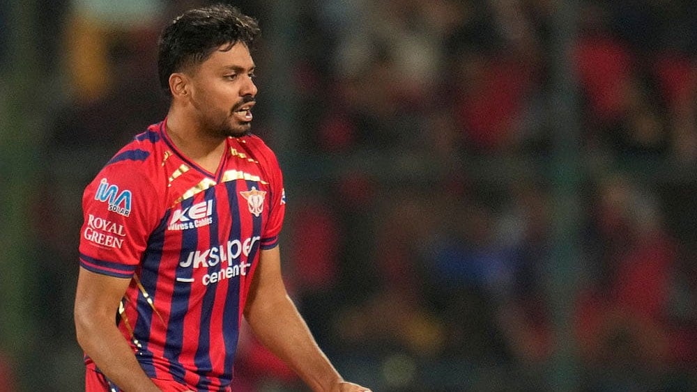 Lucknow Super Giants' Avesh Khan celebrates the wicket of Royal Challengers Bengaluru's Virat Kohli during the Indian Premier League cricket match between Royal Challengers Bengaluru and Lucknow Super Giants in Bengaluru, India. - | Photo: AP/Aijaz Rahi