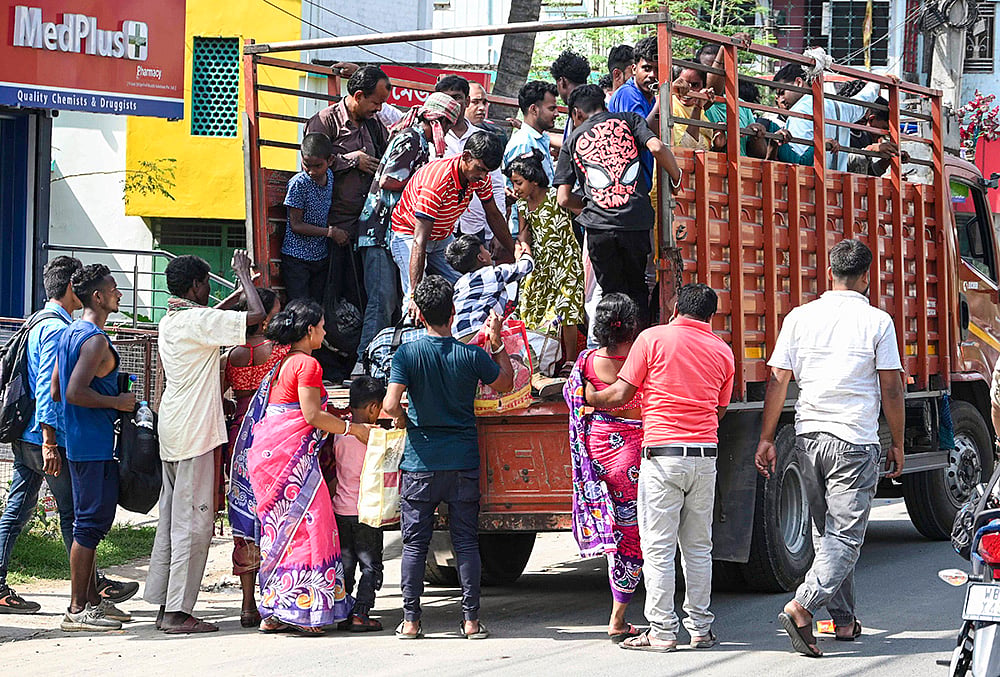 WB Polls: People leave for their homes