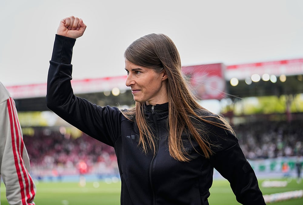 New head coach of German Bundesliga soccer club 1. FC Union Berlin Marie-Louise Eta looks on during the warm up prior to the German Bundesliga soccer match between FC Union Berlin and Wolfsburg in Berlin, Germany, Saturday, April 18, 2026.  - | Photo: AP/Ebrahim Noroozi