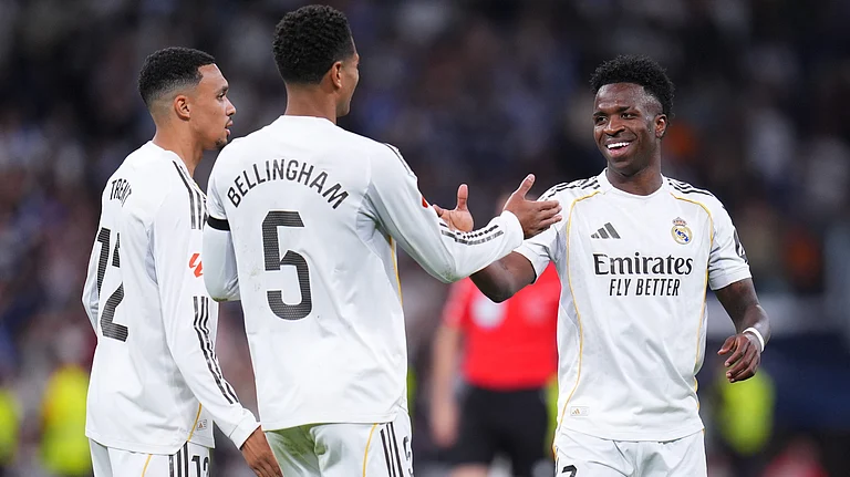 The victory at the Santiago Bernabeu stadium left Madrid six points behind Barcelona. - AP/Manu Fernandez