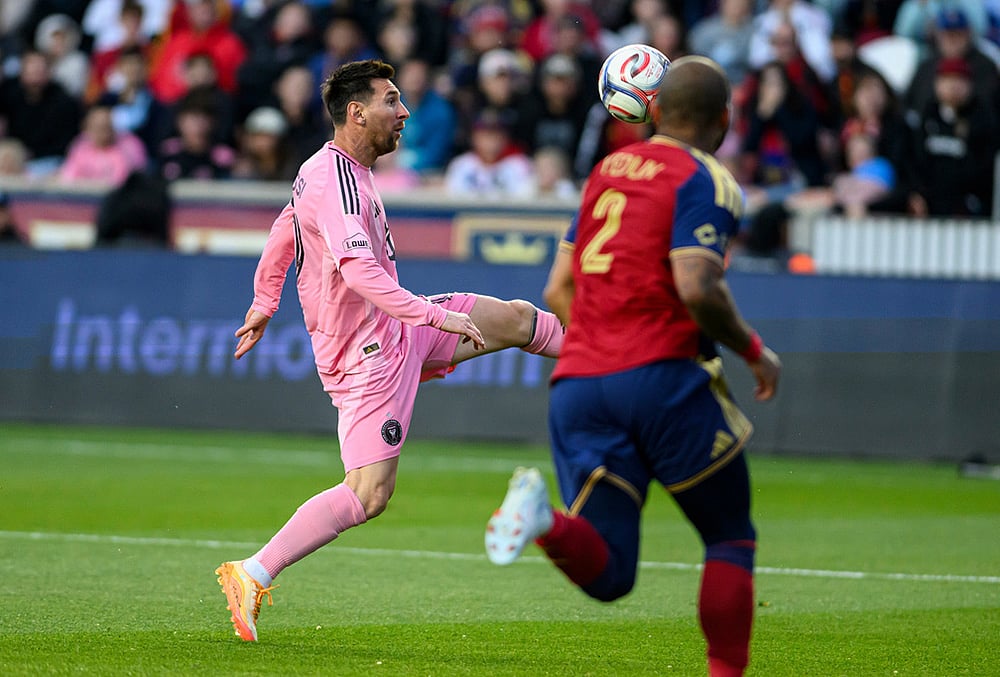 Inter Miami midfielder Lionel Messi, left, looks to control the ball defended by Real Salt Lake defender DeAndre Yedlin during an MLS soccer match, in Sandy, Utah.  - | Photo: AP/Tyler Tate