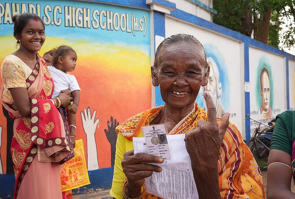 West Bengal assembly Elections 1st Phase Voting photos