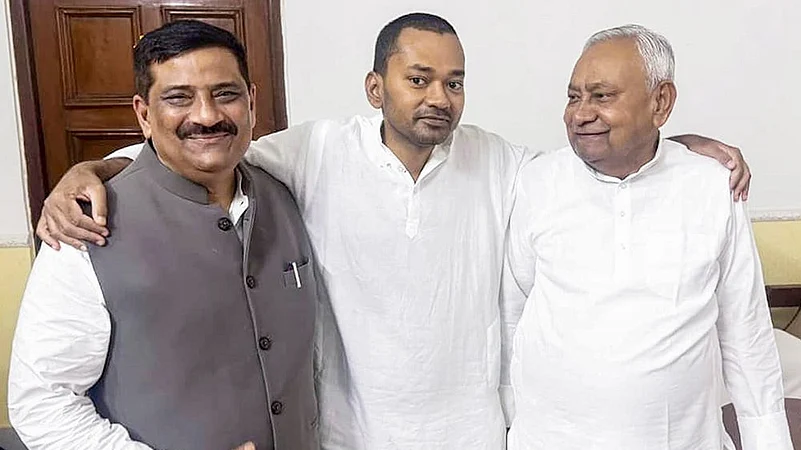 Nishant Kumar joins JD(U), Nitish Kumar