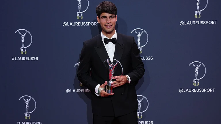 Carlos Alcaraz poses with his Laureus World Sportsman of the Year award during the 2026 Laureus World Sports Awards ceremony in Madrid, Spain, Monday, April 20, 2026. - | Photo: AP/Manu Fernandez