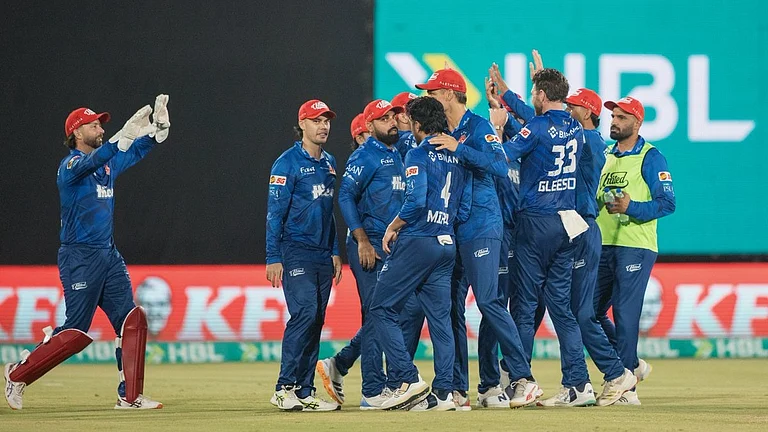 Islamabad United players in action against Hyderabad Kingsmen in PSL 2026. - thepslt20/X