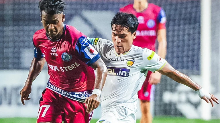 Jamshedpur FC footballers in action against Chennaiyin FC players in ISL 2025-26. - IndSuperLeague/X