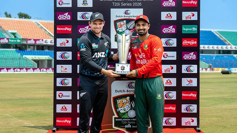 Bangladesh captain Litton Das with his New Zealand counterpart Tom Latham (left) posing with the trophy. - X/BCBtigers