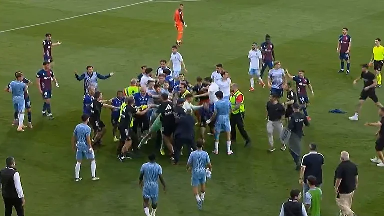 Red-Carded Goalkeeper Punches Opponent, Sparks Brawl In Spain - Watch Video - X/Laligatv