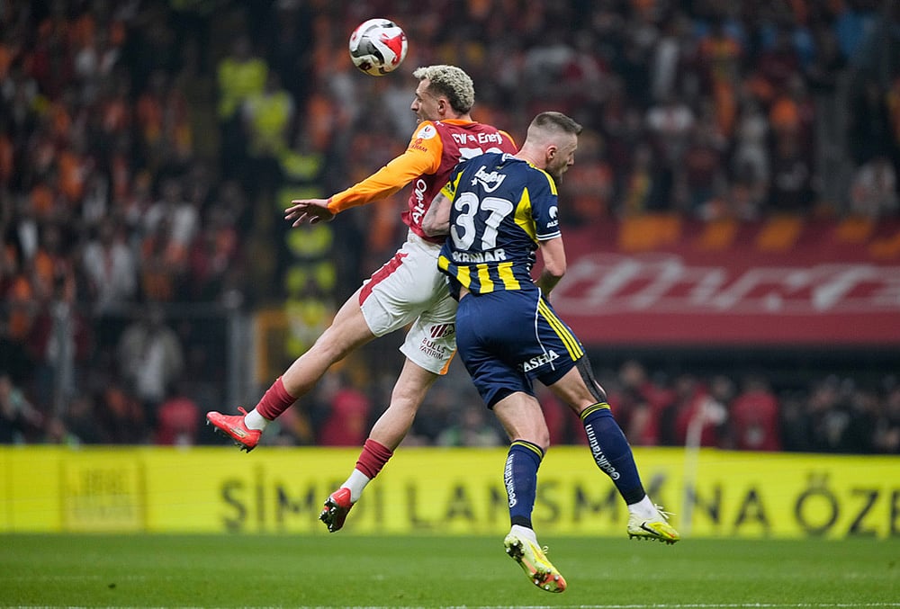 Galatasaray vs Fenerbahce Turkey Super Lig Soccer-Baris Yilmaz