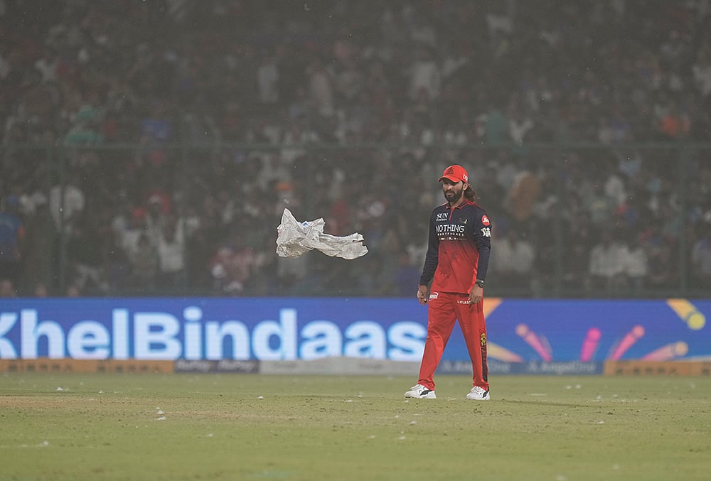 DC Vs RCB IPL 2026 match 39 dust storm photos-Rajat Patidar 