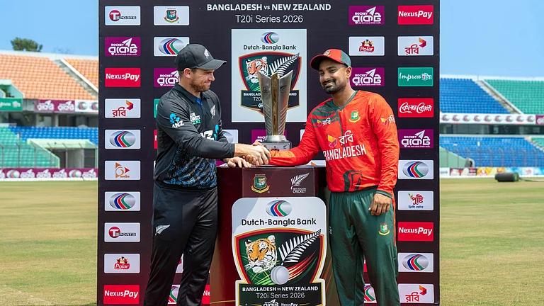Both captains unveil the T20 trophy between Bangladesh and New Zealand. - X/BCBtigers