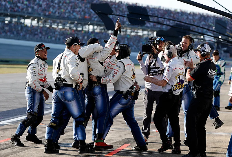 NASCAR Cup Series auto race-Crew of driver Carson Hocevar