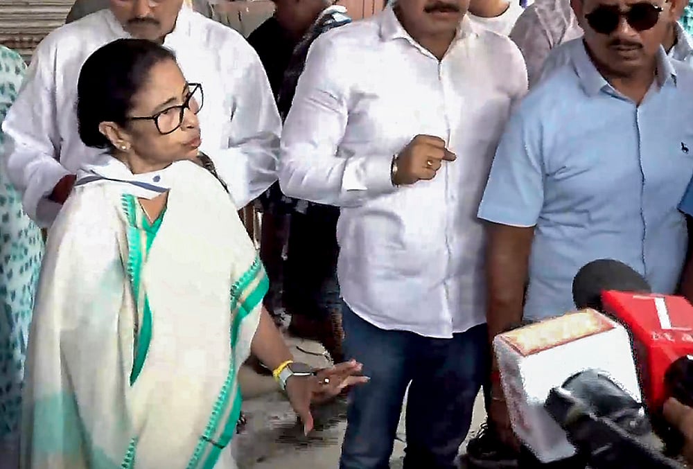 WB polls: Mamata visits polling stations in Bhabanipur constituency