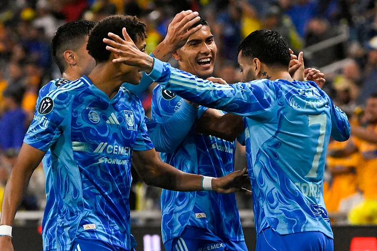 UANL Tigres forward Ángel Correa, right, celebrates his goal against Nashville SC with Francisco Reyes, second from right, and other team mates during the first half of an CONCACAF Champions Cup first leg semifinal soccer match in Nashville, Tennessee. - | Photo: AP/John Amis