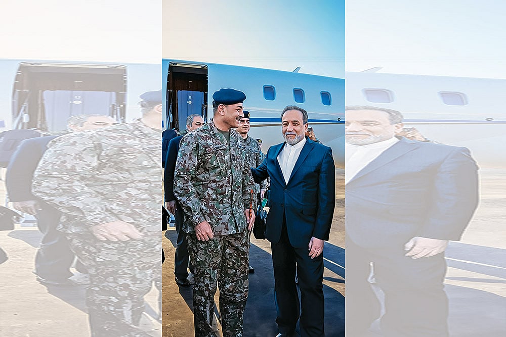 | Photo: Imago : Would-be Mediator: Iran’s Foreign Minister Abbas Araghchi (right) welcoming Pakistan’s Army Chief Asim Munir upon his arrival at the airport in Tehran on April 15, 2026
