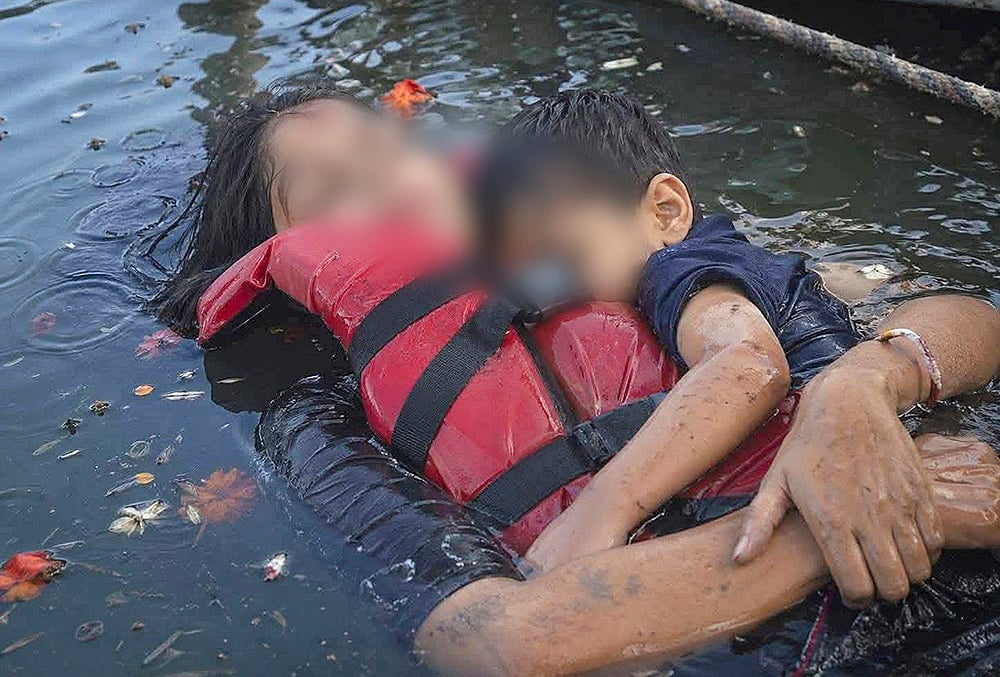 Cruise boat overturns in Jabalpur