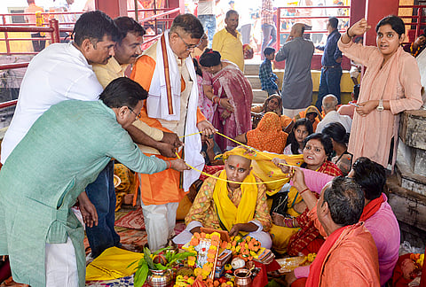 People perform a ritual during the 'Yagnopavit' ceremony on 'Buddha Purnima' at Vindhyavasini Temple in Mirzapur, Uttar Pradesh.