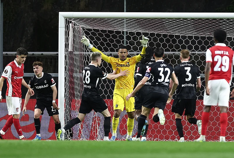 Braga Vs Freiburg Europa League Semi-Final-Noah Atubolu