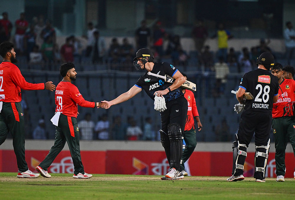 | Photo: AP/Mosaraf Hossain : New Zealand's Bevon Jacobs shakes hands with Bangladesh's players after winning the third T20 international cricket match between Bangladesh and New Zealand in Mirpur, Bangladesh.