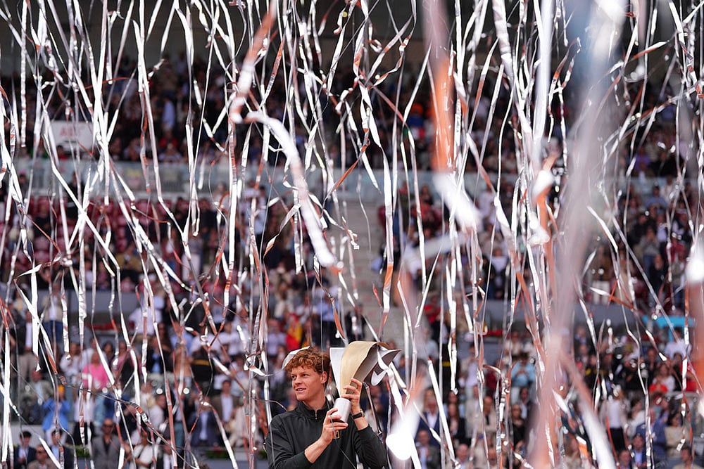 Jannik Sinner, of Italy, holds the trophy after winning the men's singles tennis final match against Alexander Zverev, of Germany, at the Madrid Open tennis tournament in Madrid, Spain. - | Photo: AP/Manu Fernandez