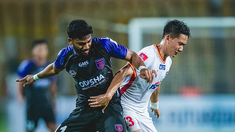 Bengaluru FC and Odisha FC players in action during ISL 2025-26 clash. - IndSuperLeague/X