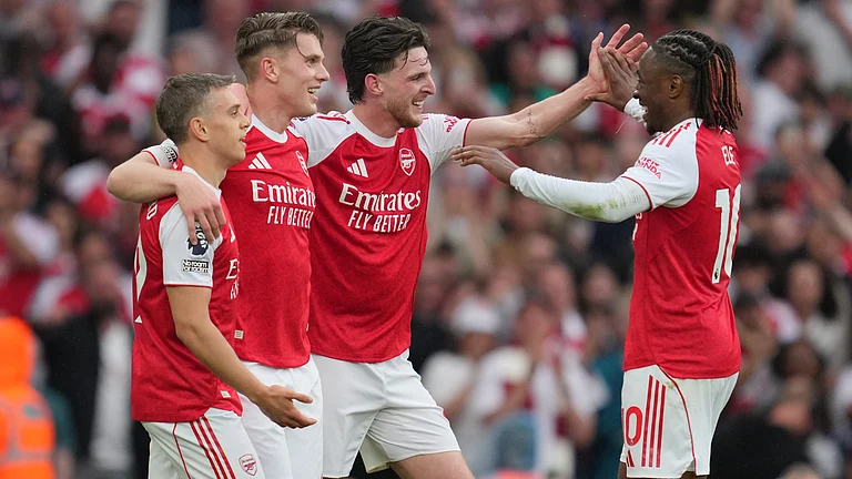 Arsenal's Viktor Gyoekeres, second left, celebrates with Arsenal's Declan Rice, centre, Arsenal's Leandro Trossard, left, and Arsenal's Eberechi Eze after scoring his side's third goal during the English Premier League soccer match between Arsenal and Fulham in London, England, Saturday, May 2, 2026. - | Photo: AP/Kin Cheung