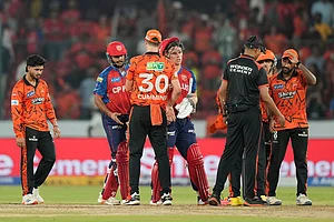 | Photo: AP/Mahesh Kumar A. : Sunrisers Hyderabad's players shake hands with Punjab Kings players after their win in the Indian Premier League cricket match between Sunrisers Hyderabad and Punjab Kings in Hyderabad, India.