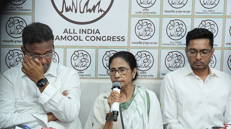 Mamata Banerjee holds a press conference at her residence after TMC lost the 2026 Assembly elections - Photo: Sandipan Chatterjee