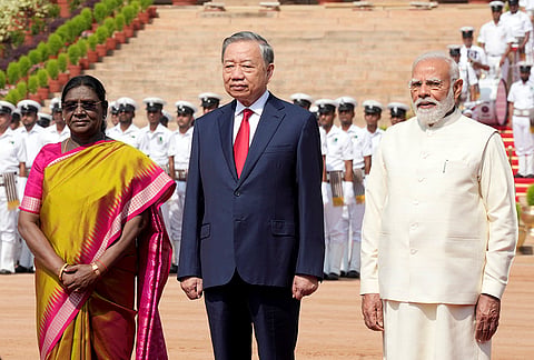 President Droupadi Murmu and Prime Minister Narendra Modi with the Vietnam President To Lam, centre, during the latter's ceremonial welcome at the Rashtrapati Bhavan, in New Delhi.