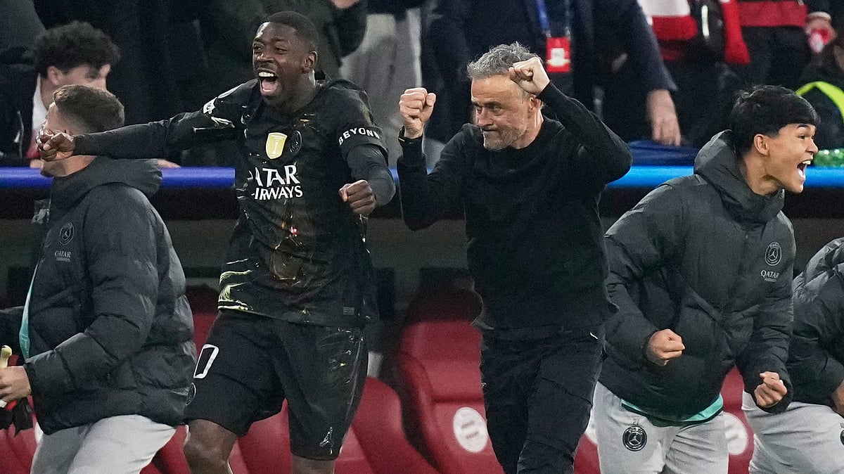 PSG's head coach Luis Enrique and PSG's Ousmane Dembele celebrate after the Champions League semifinal second leg soccer match between Bayern Munich and Paris Saint Germain in Munich, Germany, Wednesday, May 6, 2026.  - | Photo: AP/Matthias Schrader
