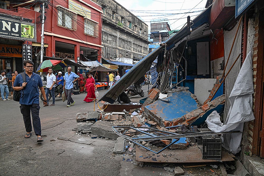 Demolish markets in New Market area of Kolkata