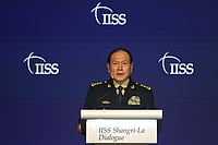 IMAGO / Xinhua : Chinese State Councilor and Defense Minister Wei Fenghe delivers a speech on China s vision of regional order at the 19th Shangri-La Dialogue in Singapore on June 12, 2022