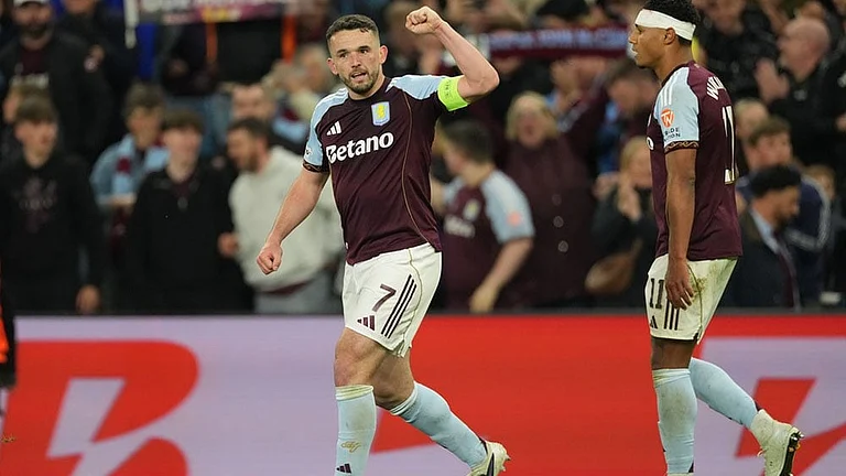 Aston Villa's John McGinn celebrates after scoring during the Europa League second-leg semifinal soccer match between Aston Villa and Nottingham in Birmingham, England. - | Photo: AP/Dave Shopland