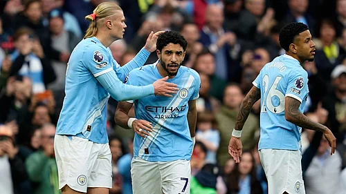 AP Photo : Manchester Citys Omar Marmoush, center, celebrates with Manchester Citys Erling Haaland, left, after scoring his sides third goal during the English Premier League soccer match between Manchester City and Brentford in Manchester.