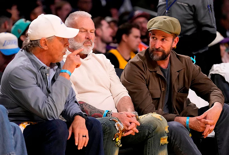 NBA basketball playoffs series Lakers vs Thunder-Actor Noah Wyle
