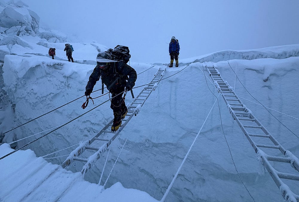 Mountaineers ascend Khumbu Icefall