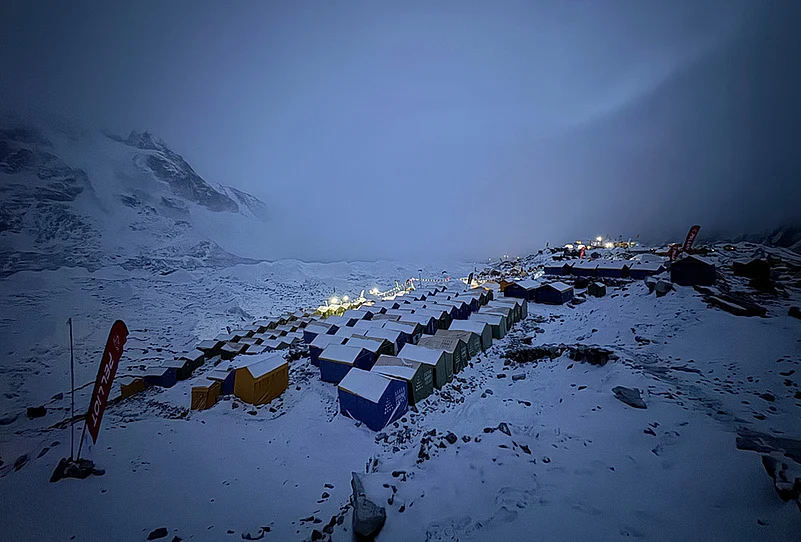 Everest overcrowding