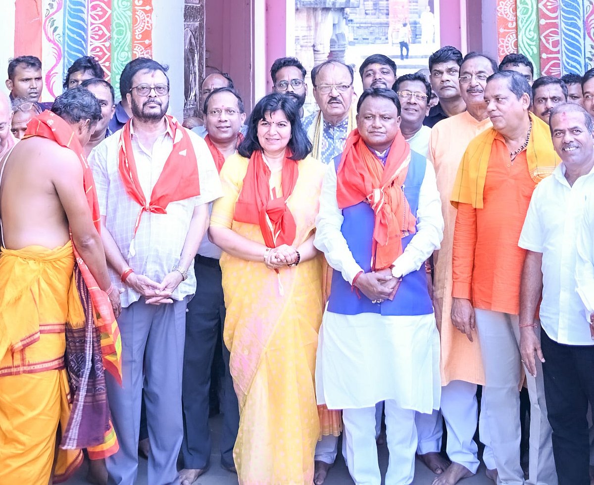 CM Mohan Majhi attended the Somnath Swabhiman Festival at Lingaraj Temple with other dignitaries and guests - null