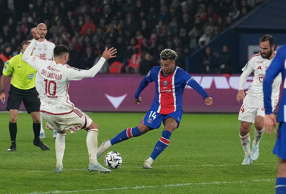 Paris Saint-Germain Vs Brest French Ligue 1 soccer-Desire Doue