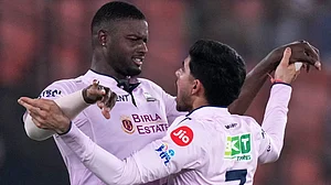 (AP Photo/Ajit Solanki) : Gujarat Titans' Jason Holder and captain Shubman Gill celebrate the wicket of Sunrisers Hyderabad's Heinrich Klaasen during the Indian Premier League cricket match between Gujarat Titans and Sunrisers Hyderabad, in Ahmedabad, India, Tuesday, May 12, 2026