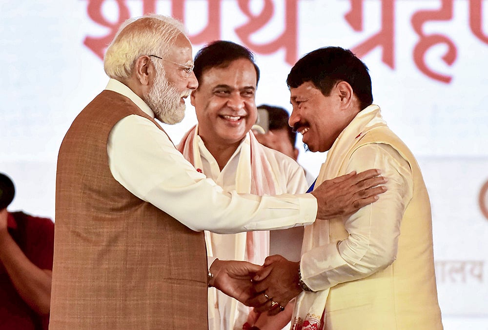 Modi with Himanta Biswa Sarma and Atul Bora 