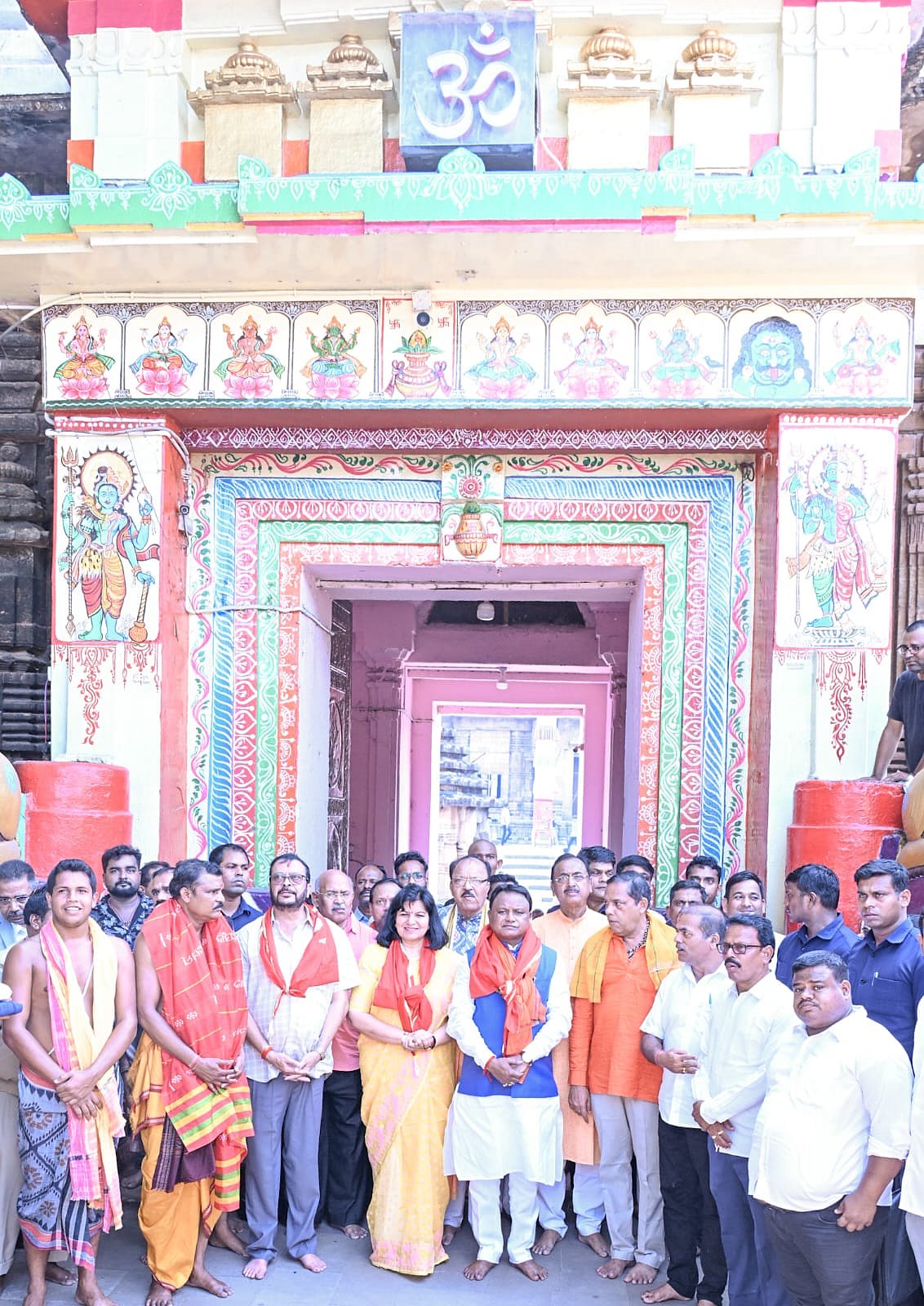 CM Mohan Charan Majhi with other dignitaries and guests