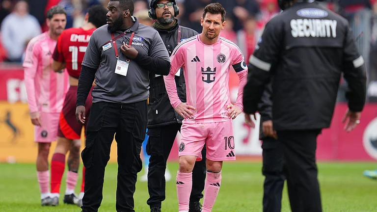 Inter Miami CF midfielder Lionel Messi (10) is surrounded by security on the field after multiple fans ran onto the pitch during second half MLS soccer against Toronto FC, in Toronto on Saturday, May 9, 2026. - | Photo: Frank Gunn /The Canadian Press via AP